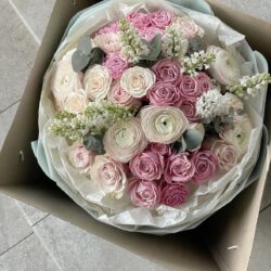 Rose & Ranunculus 🤍