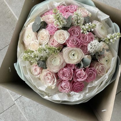 Rose & Ranunculus 🤍